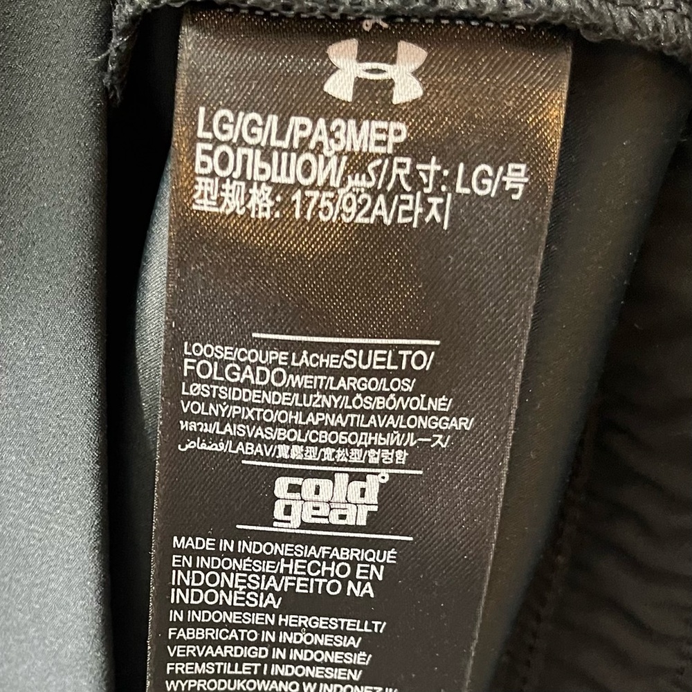 Under Armour Men’s Half Zip Front Black & White Pullover - Picture 9 of 9